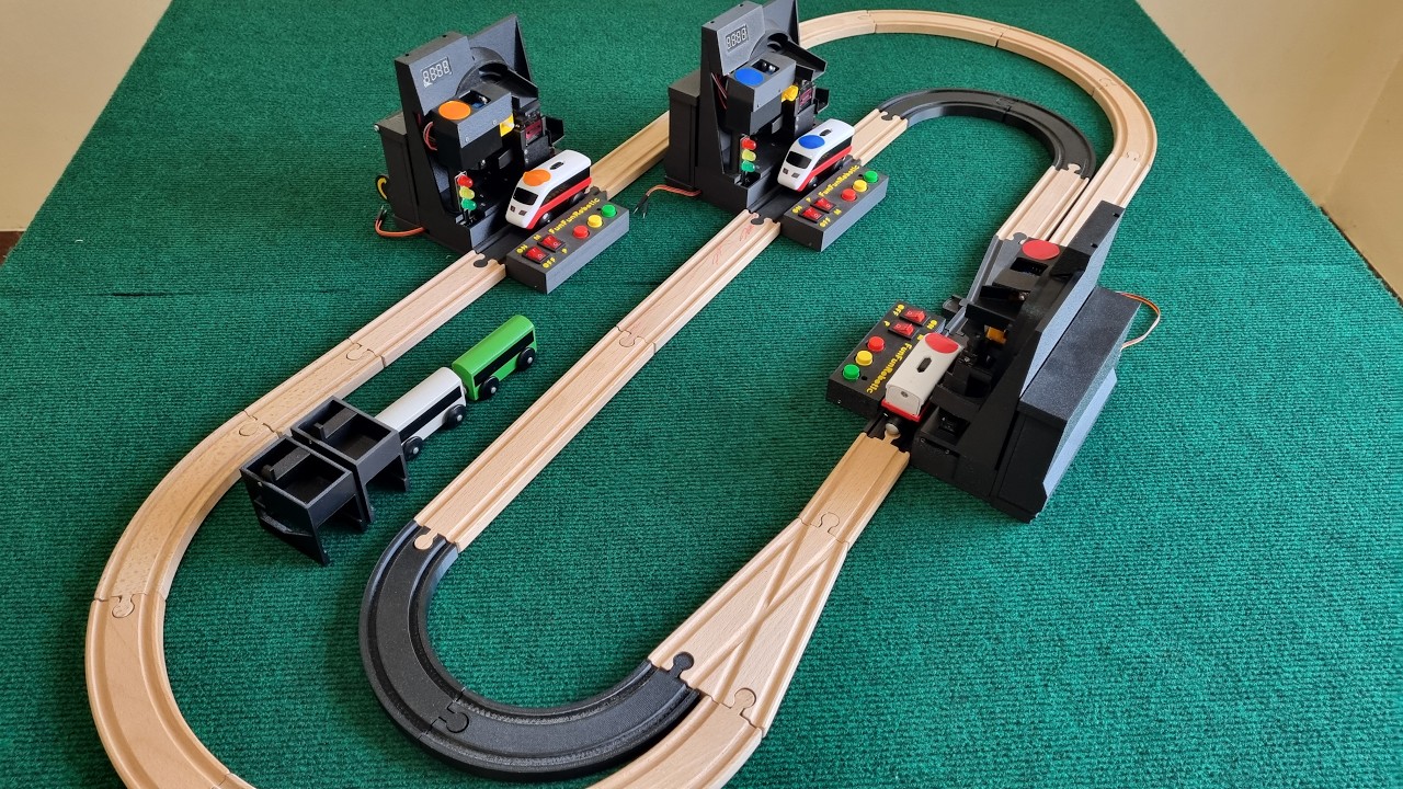 FunFunRobotic Train Demo – Rotating Train Platform Between Stations ...