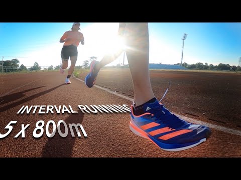 5 x 800m เพซ 4:21/km : การฝึกวิ่งลงคอร์ท Interval เพื่อตารางฮาล์ฟมาราธอนของ "ครูเนะ"