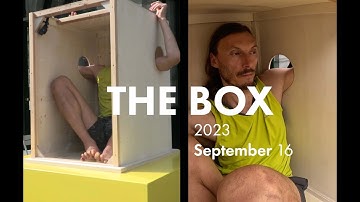Deconstructivism at Mindblowers 2023: Sitting in a box. The world moves.