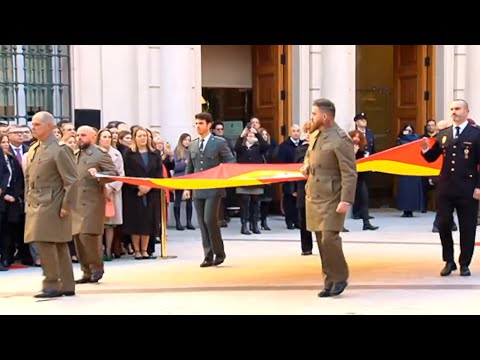 Armengol y Rollán presiden el izado de la bandera por el Día de la Constitución