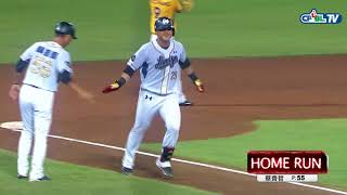 09/27 兄弟 vs Lamigo 三局下,林泓育、朱育賢接連安打,陳俊秀再補上一發三分砲,Lamigo將比分拉大為1:5領先