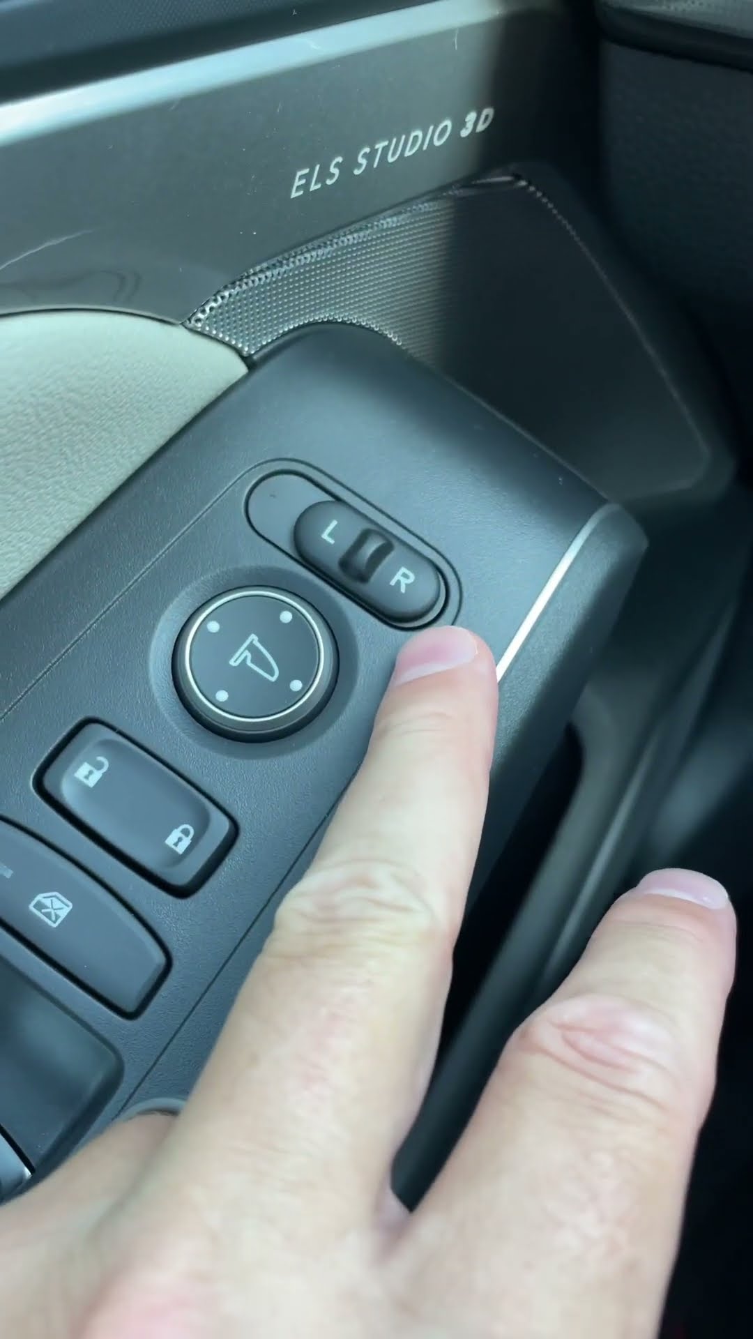 Acura Mirror Won't Flip Down in Reverse Fix - YouTube