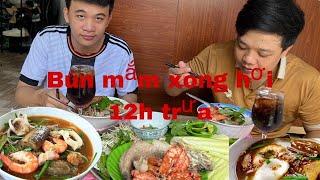 Hết biết trận này lần đầu tiên “ăn bún mắm xong hơi lúc 12h trưa “…