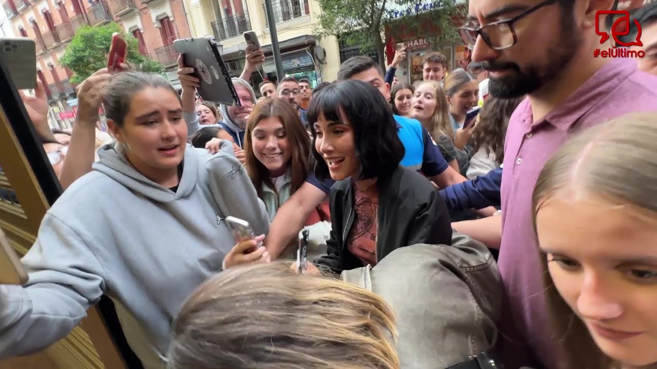 Aitana recibe a sus fans horas antes de lanzar 'Alpha'