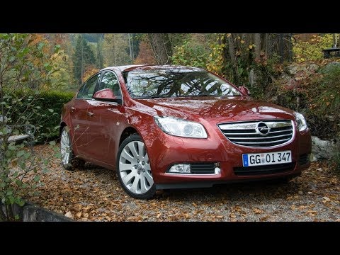 Is het de nieuwe Vectra? Is het de nieuwe Omega? Misschien wel allebei, want de Insignia is duidelijker groter dan zijn voorganger Vectra, wiens naam vakkundig wordt geweerd in de persuitingen van Opel. Hi-res video: www.abhd.nl