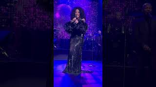 DIANA ROSS CANTANDO LA DE “I WILL SURVIVE" EN SAN ANTONIO, TEXAS EL 25 DE FEBRERO, 2024.