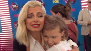 More from entertainment tonight: http://bit.ly/1xtqtvw et caught up
with bebe rexha and grace vanderwaal at the 2017 teen choice awards on
sunday, where bebe...