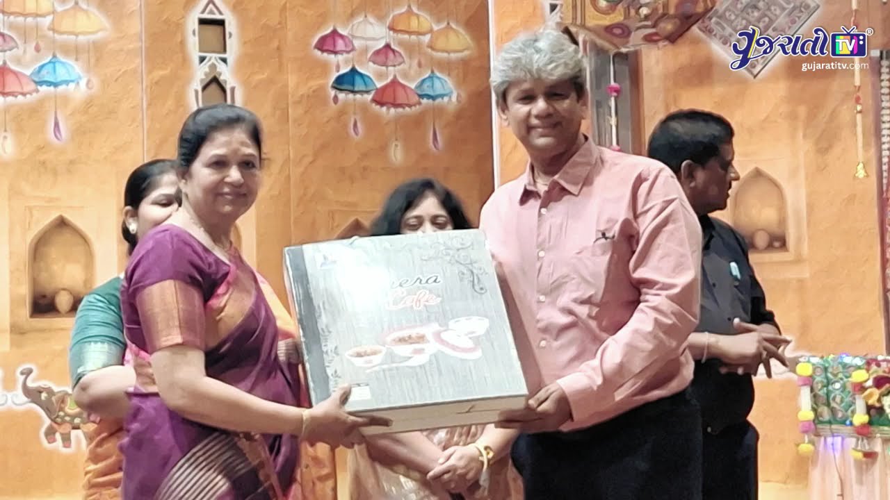 દાહોદથી રાજકોટના મંચ પર આદિવાસી ગરબાનો રંગ! | ભાવિની સાથે Exclusive મુલાકાત | Navratri 2025