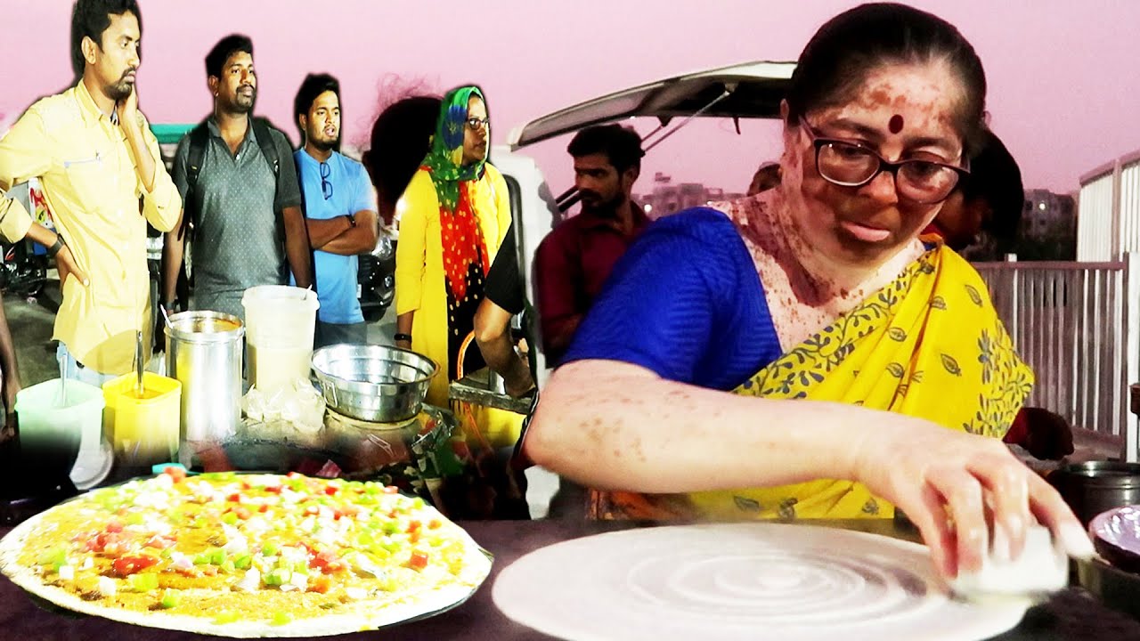 Enthusiastic and Hard Working Aunty Selling Pizza Dosa | Rava Dosa | Hyderabadi Lady | Pesarattu | Street Food Zone