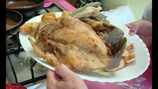 RIQUISIMA FRITADA DE ABADEJOS SALVAJES CON CAZON EN ADOBO Y CALAMARES