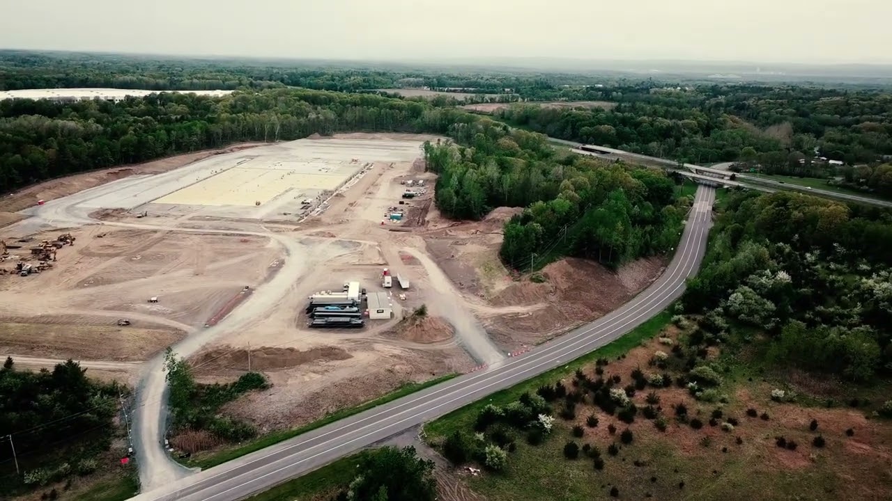 Another look at the new Amazon distribution center in Schodack seeing some progress
