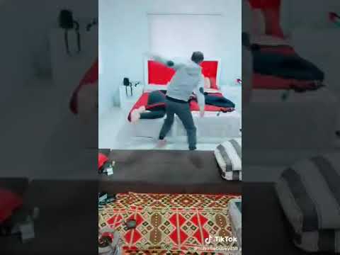 بالبيت هلا والله حيا الله اخخ بطني