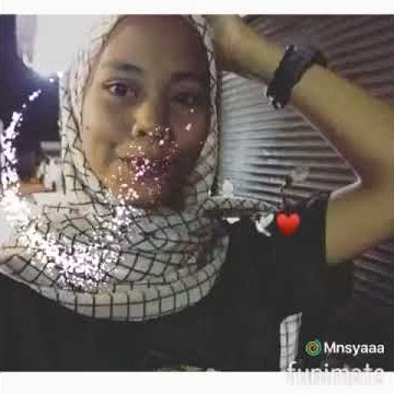 Terlihat senyum yang terukir diwajahmu.....