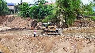 Operator Work In Skills Job Bulldozer Push Slope Leveling For Canal Building Technology