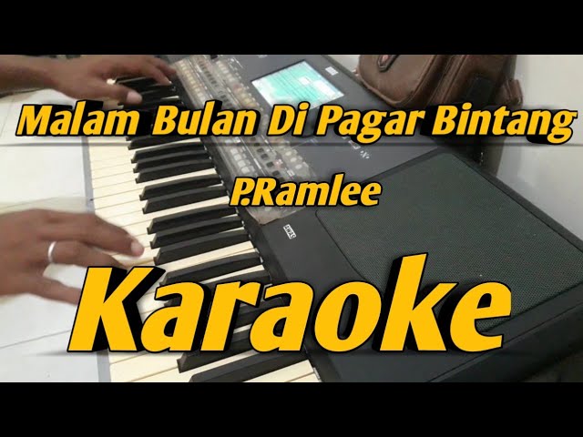 Malam Bulan Di Pagar Bintang Karaoke lirik P.Ramlee u0026 Saloma class=