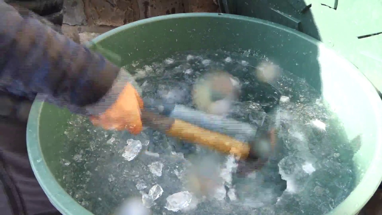 Petit bain glacé. Temp de l'eau 0,8° C YouTube Petit bain glacé. Temp de l'eau 0,8° C YouTube