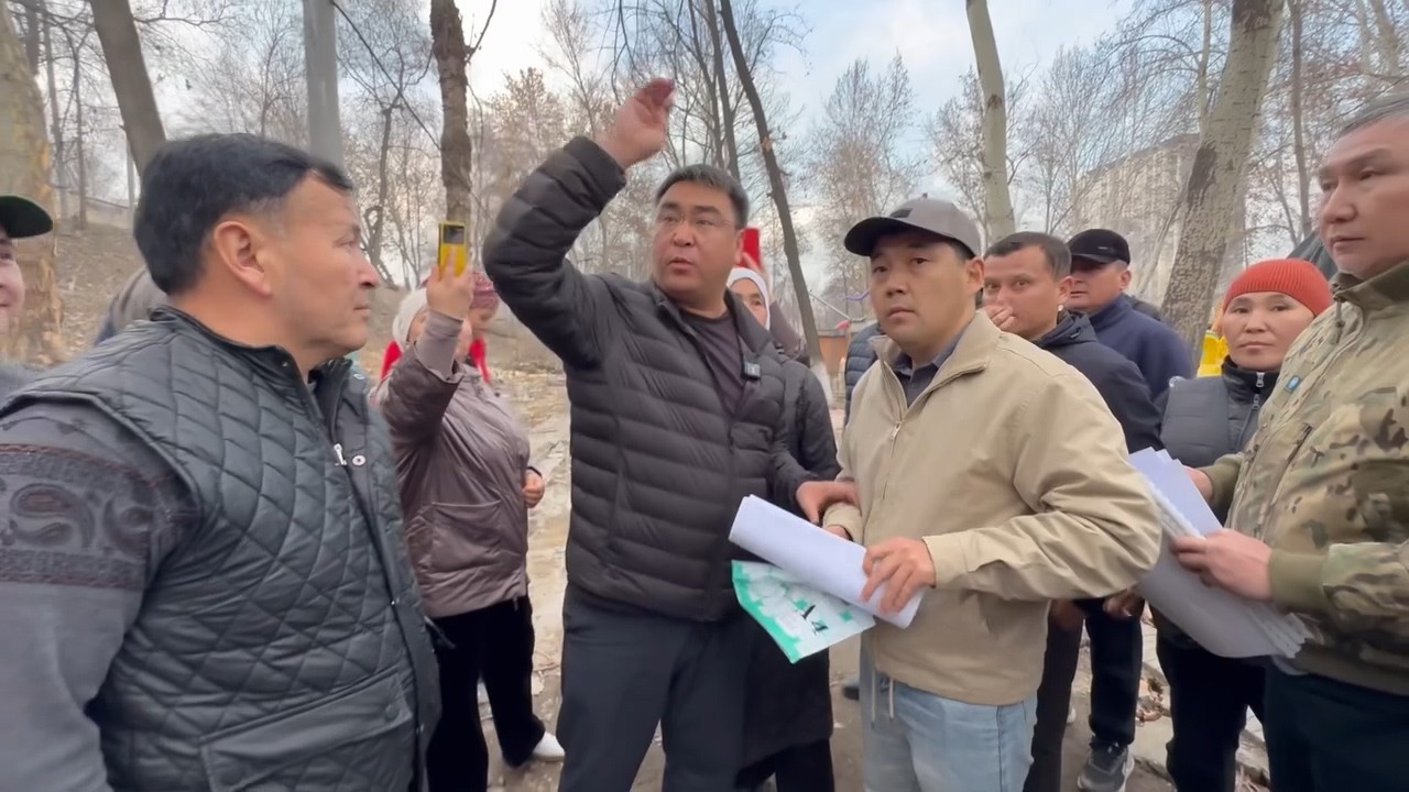 ОШ мэри Жанар Акаев ПАРККА барып АРЕНДАТОРлор менен ЖОЛУГУП орток ПИКИРГЕ келүүгө СҮЙЛӨШҮШТҮ