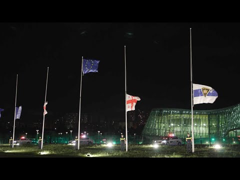 შინაგან საქმეთა სამინისტროს ყველა შენობაზე სახელმწიფო დროშები დაშვებულია