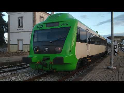 Regional Badajoz - Entroncamento saliendo de la estación de Portalegre