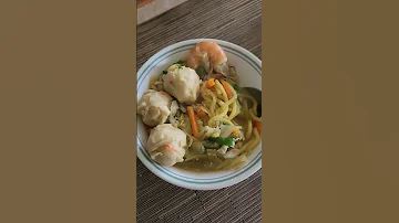 VERY SATISFYING PANCIT LOMI IN THIS CHILLY WEATHER Viral Youtubeshorts 