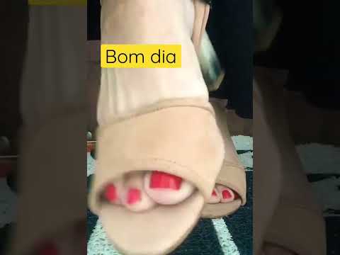 Pés com salto, básico para o dia!