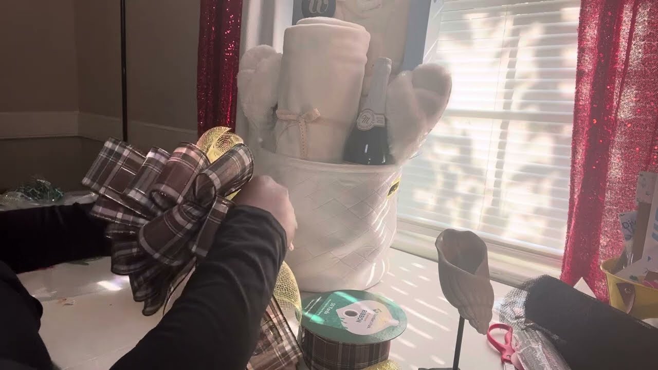 Only 4 Items 😮High End Holiday Gift Basket Design For Christmas Gift Ideas