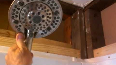Delta in2ition Shower head Removal of the hand held