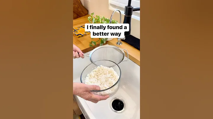 Use hot water to reheat rice instead of a microwave #cooking #cookingtips #leftovers #rice