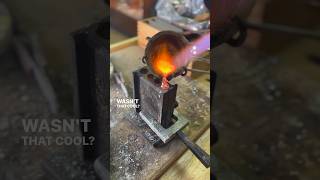 #MaxwellTheJeweler pouring some #whitegold into his ingot mold‼️💎🔥