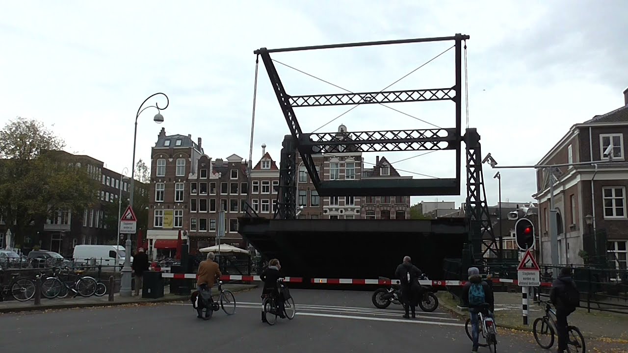 Brugopening Scharrebierbrug  Amsterdam Ophaalbrug Drawbridge/ Pont-levis/ Klappbrücke