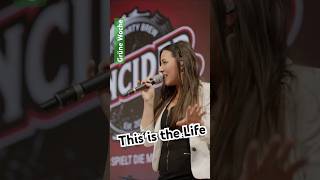 Amy Macdonalds This Is The Life Live Performt Von Inncider