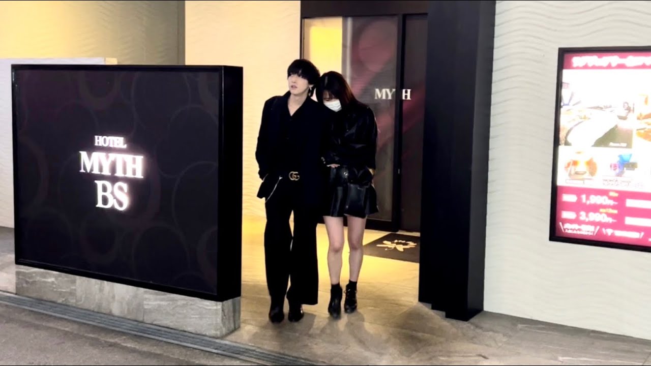 ホストがお客様とホテルから出てきたところを晒されました - YouTube