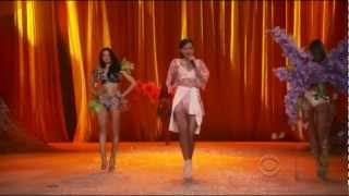 Rihanna - Phresh Out the Runway (Victoria's Secret Fashion Show 2012) HD Resimi