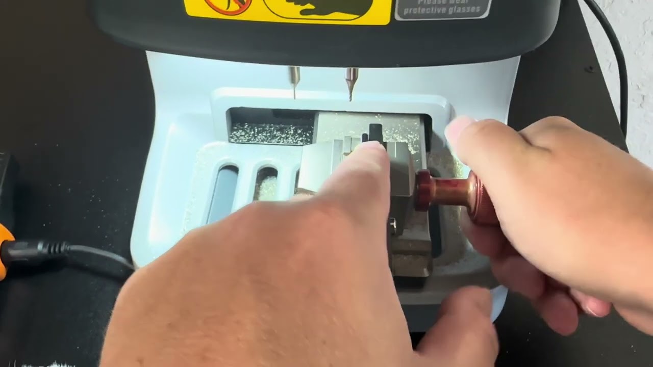 How to Cut HU162 Key With Dolphin M2 Jaw Clamp