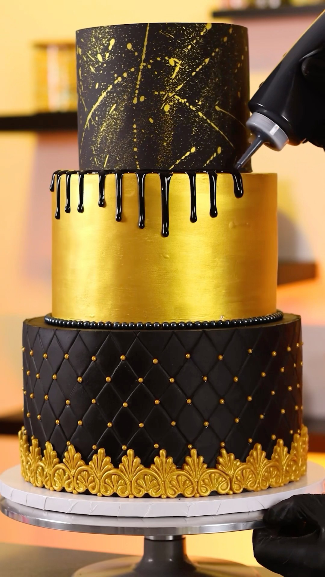 Different cakes, different drips #shorts