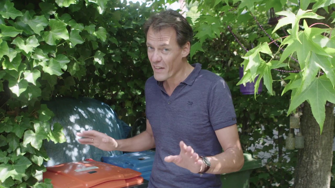 Tijs van den Brink wil andere manier van afvalscheiden - YouTube