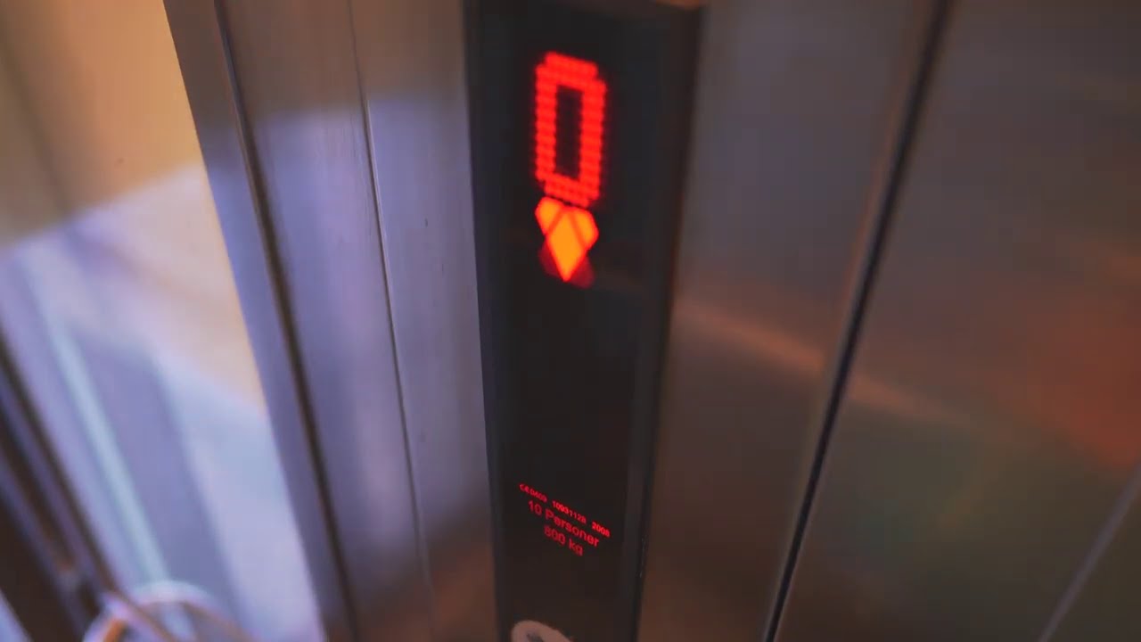 Sweden, Stockholm Central Station, KONE elevator + boarding SJ train