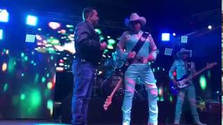 Video thumbnail of "Naila. Bronco (En vivo) Duo con Tony Melendez. Vocalista de Conjunto Primavera."