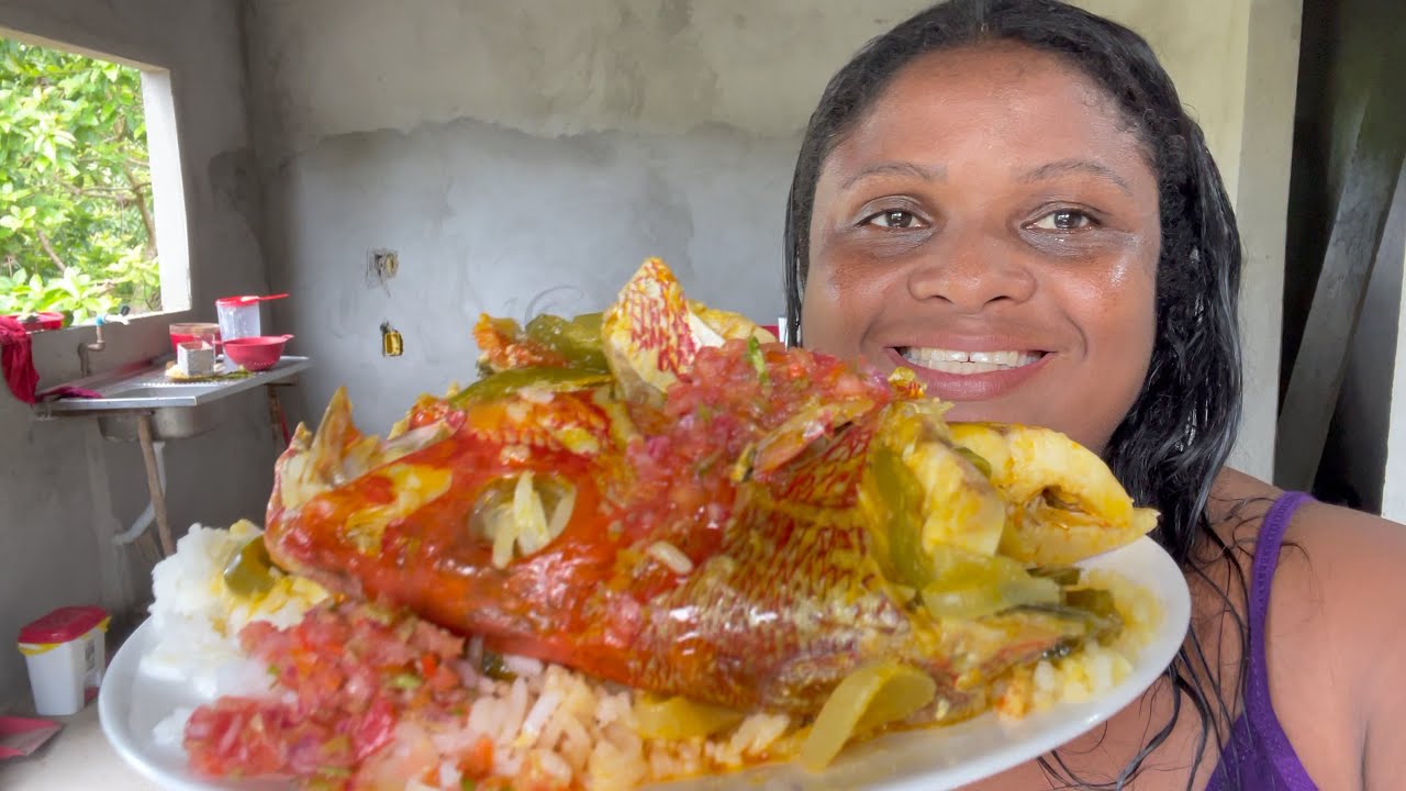 COMENDO MOQUECA DE PEIXE UMA DELÍCIA ALMOÇO DE HOJE DAQUI DA ROÇA NO CAPRICHO🫡CABEÇÃO DE PEIXE