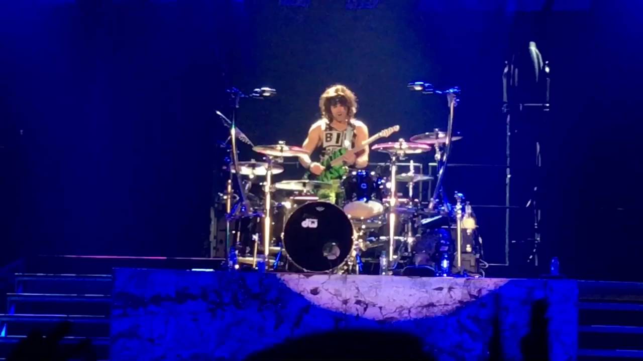 Steel Panther live Wembley Arena 15/10/16 Let me Come In/Satchel