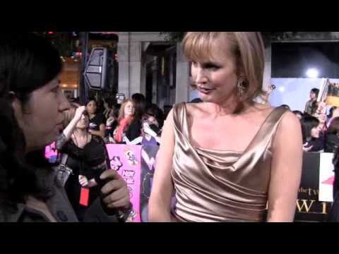 New Moon Premiere [Red Carpet Interview] - Melissa...