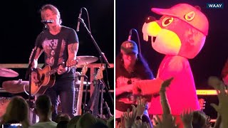 Keith Urban plays surprise concert at Buc-ee's in Alabama