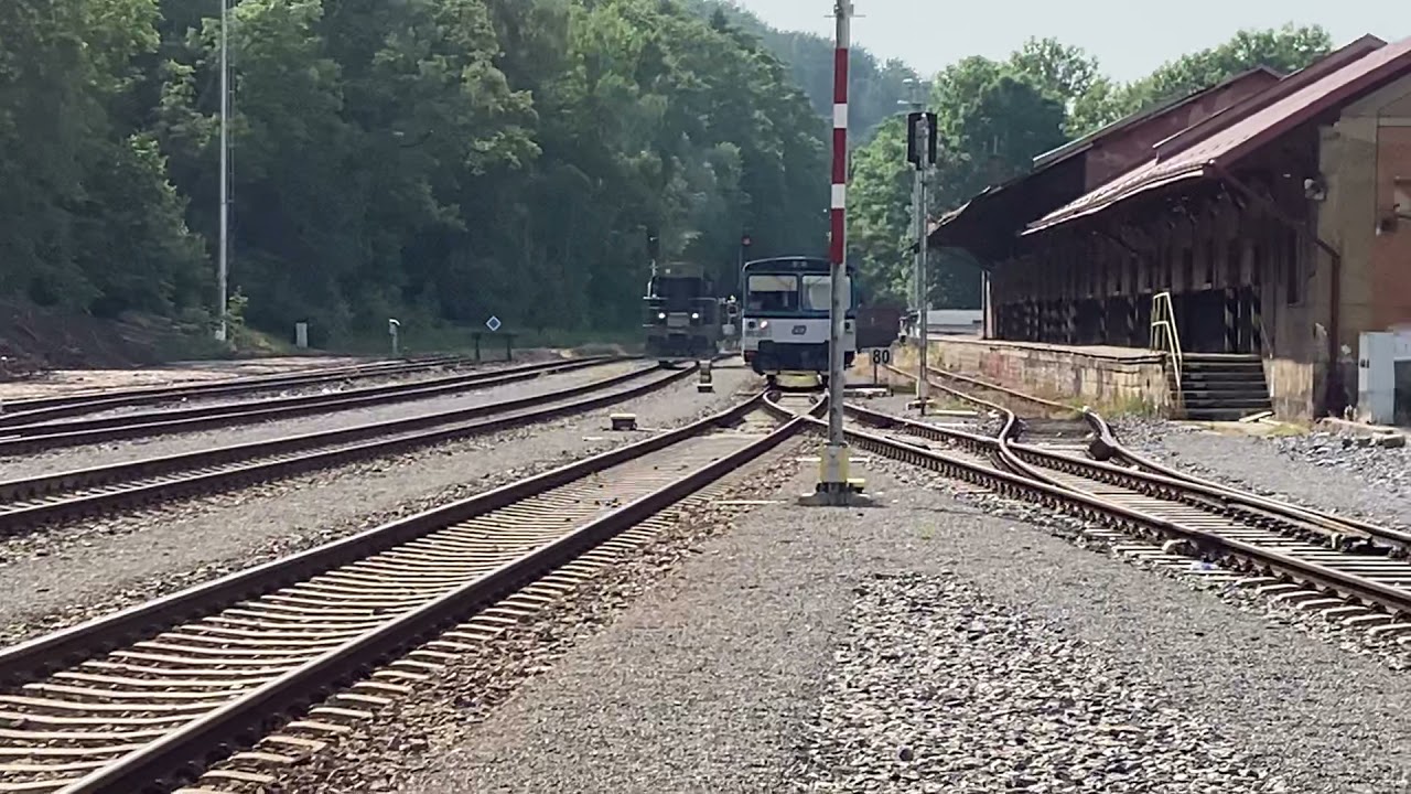 Šukafon 810 228-7 na Os a posun Kocoura ve Dvoře Králové nad Labem 20.6.2021 (4K)