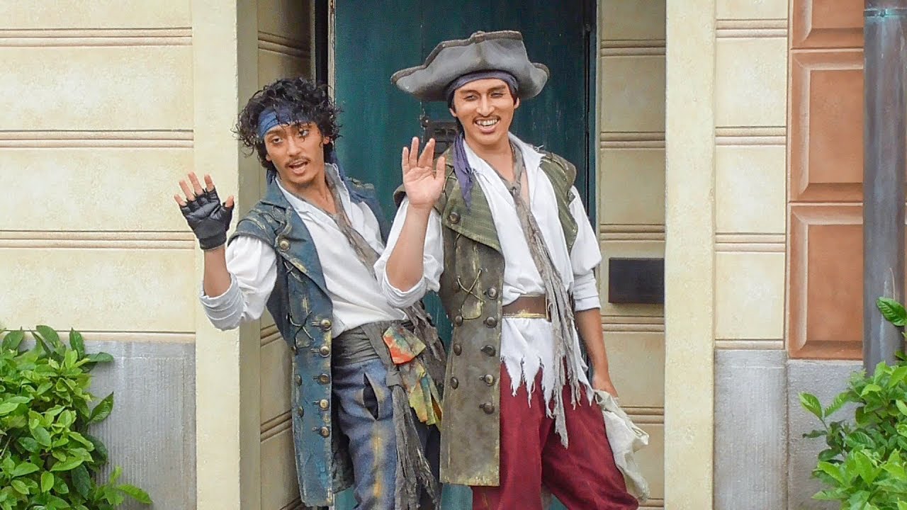 ディズニーシーの素敵な海賊 ジュジュビエーヌの投げキッスとドアに挟まるピーター ファビアン Youtube