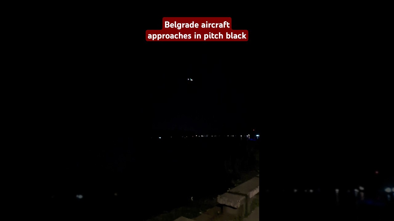 Belgrade aircraft approaches in pitch black | 