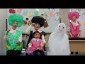 コスギビーンズが ゆきのぺんきやさんとバスごっこ♩を歌っています