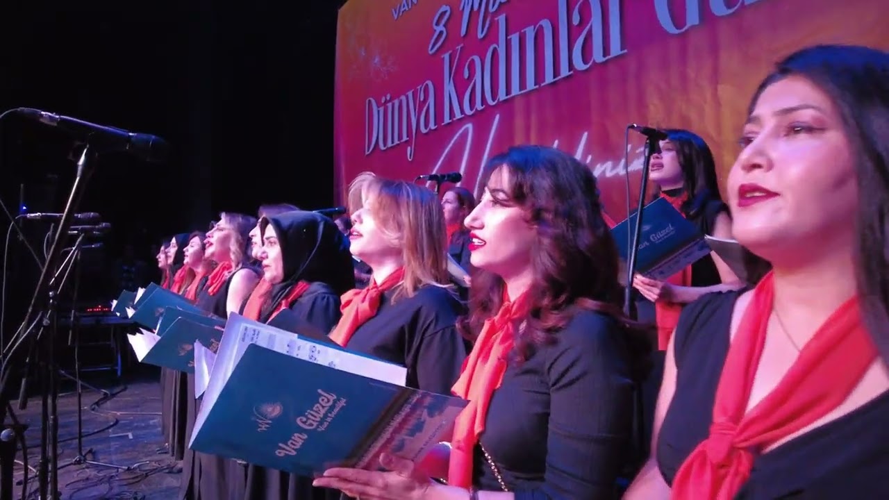 BÜYÜKŞEHİR BELEDİYEMİZİN 8 MART ETKİNLİĞİNDE SAHNE KADINLARINDI