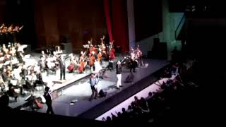 Marc Martell y la Filarmónica Pop de Querétaro interpretan Radio Ga Ga