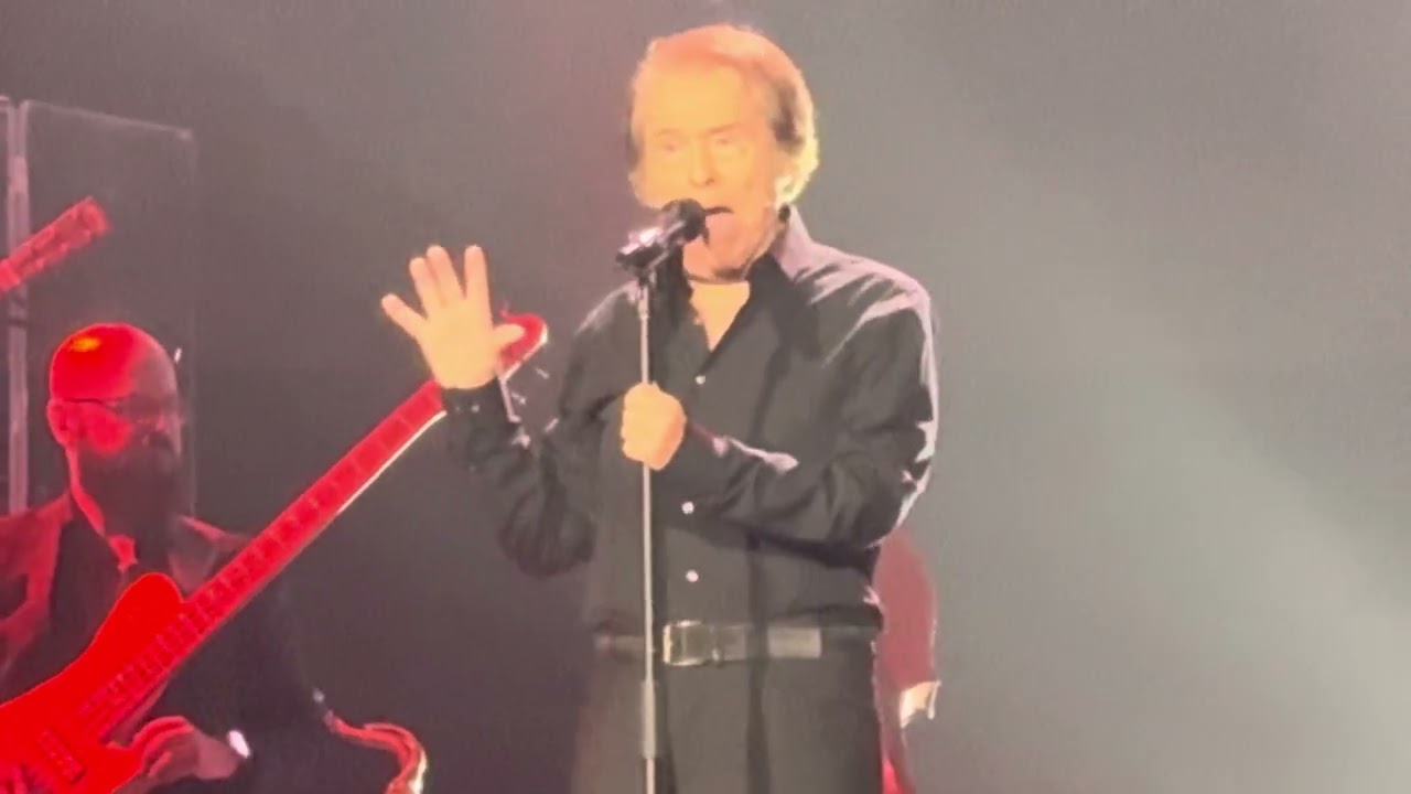 Raphael en el Roig Arena de Valencia «Yo sigo siendo aquel» Autor:  José Luis Perales “Raphaelísimo”