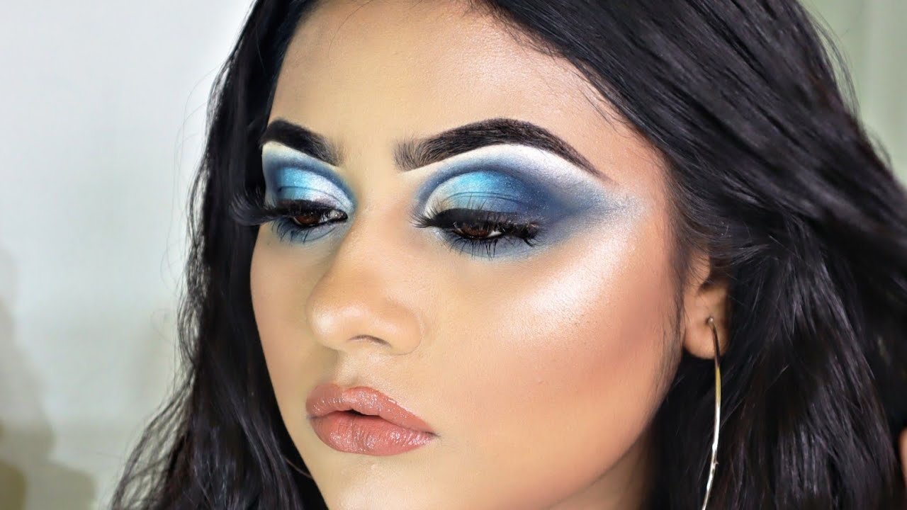 Blue half cut crease eye makeup look full coverage basemakeup MOULI